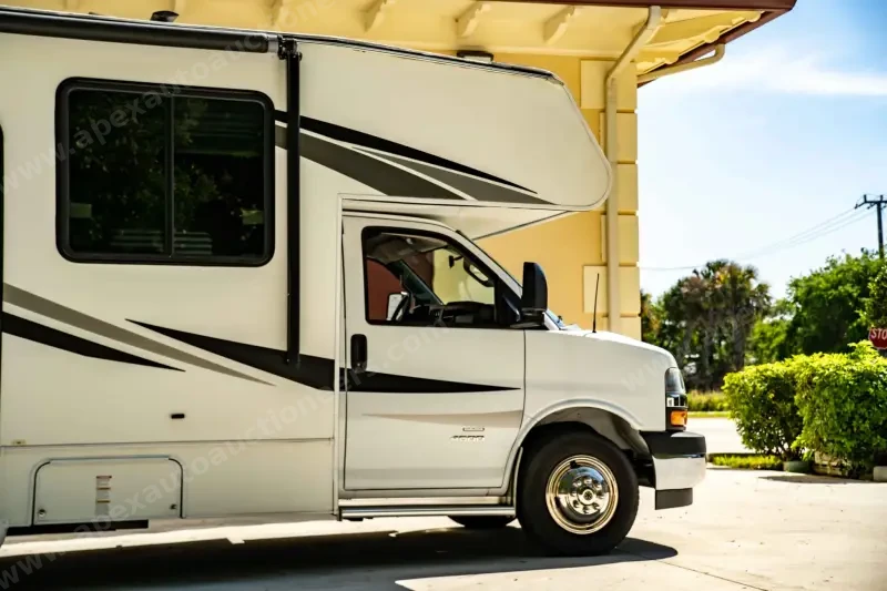 2021 Coachmen Freelander 27QB photo 7