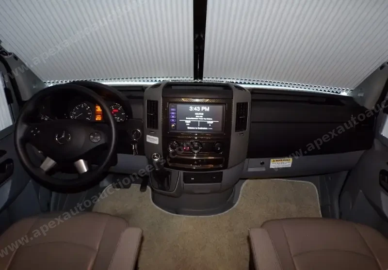 2017 Winnebago Navion 24G photo 9