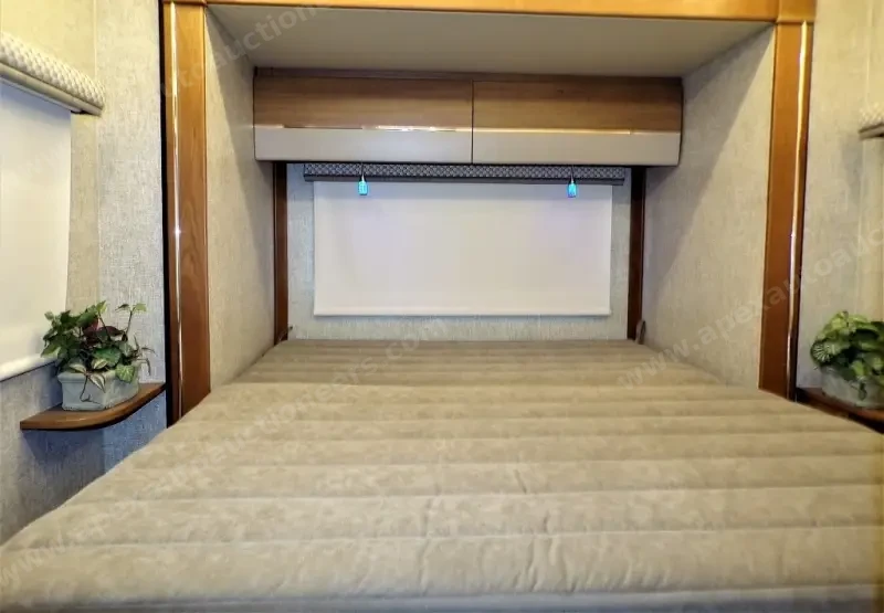 2017 Winnebago Navion 24G photo 21