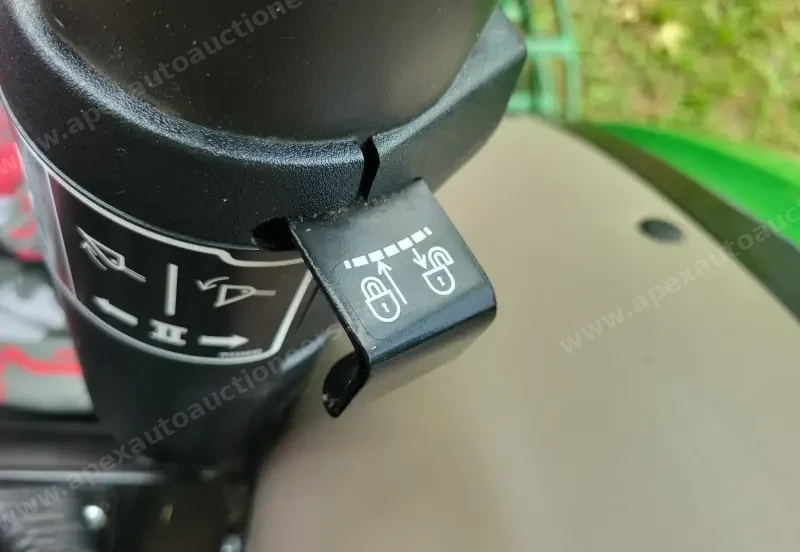 2015 John Deere 5075E photo 58