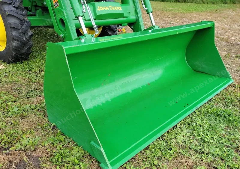 2015 John Deere 5075E photo 10