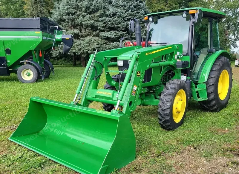 2015 John Deere 5075E photo 1