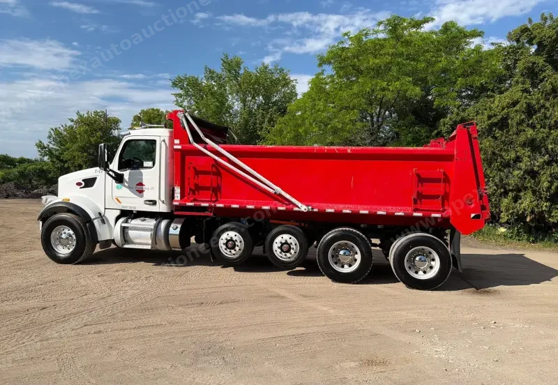 2021 Peterbilt 567 Quad-Axle Dump Truck photo 8
