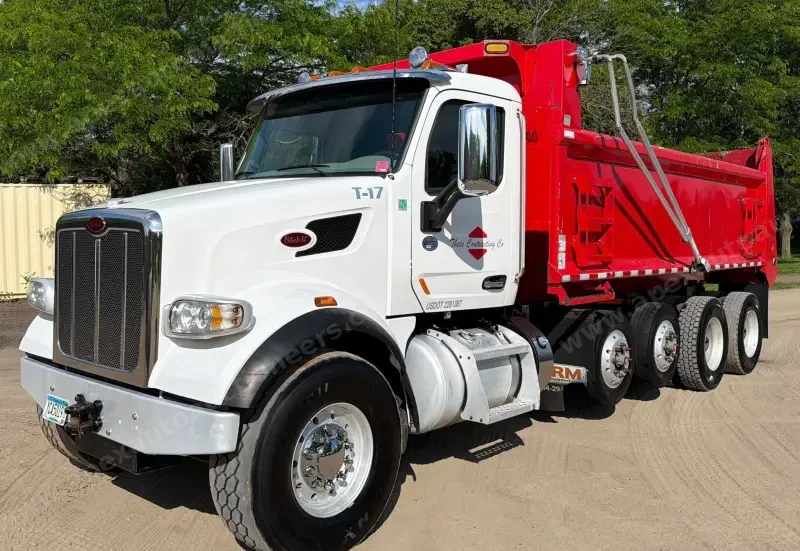2021 Peterbilt 567 Quad-Axle Dump Truck photo 1