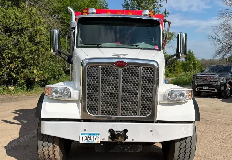 2021 Peterbilt 567 Quad-Axle Dump Truck photo 2