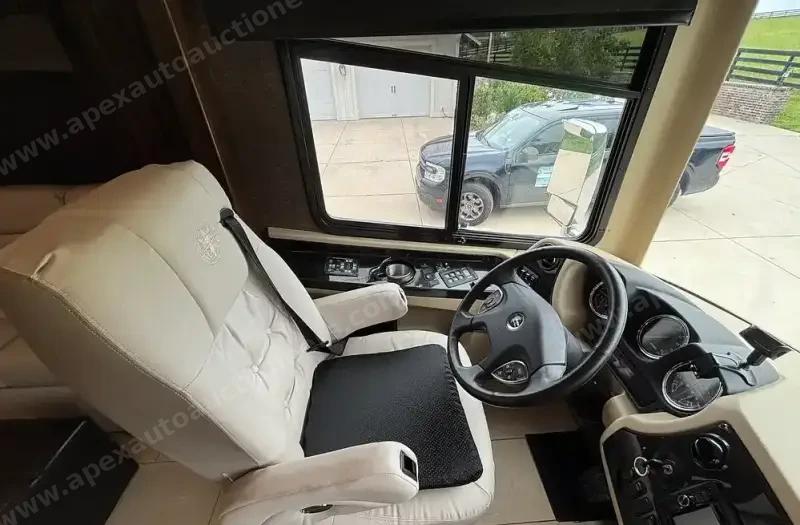2016 Tiffin Phaeton 36GH photo 114