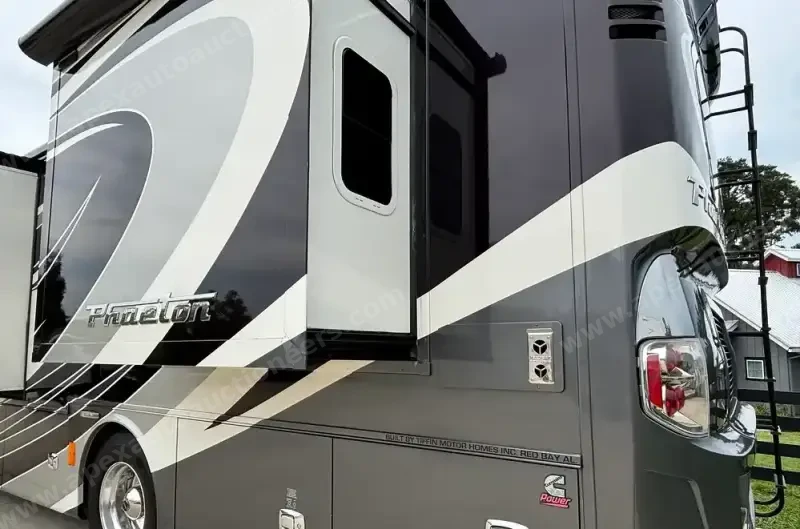 2016 Tiffin Phaeton 36GH photo 13