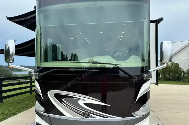 2016 Tiffin Phaeton 36GH photo 3