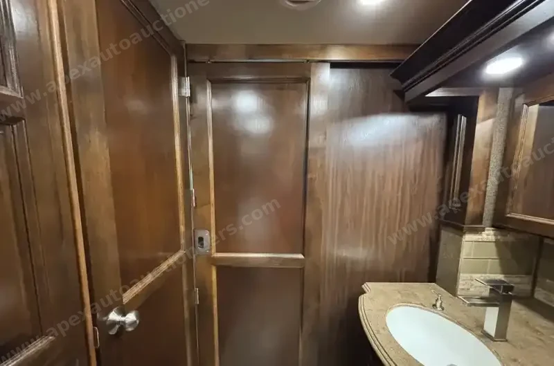 2016 Tiffin Phaeton 36GH photo 52