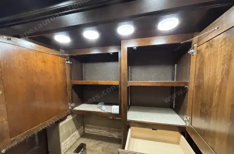 2016 Tiffin Phaeton 36GH photo 55