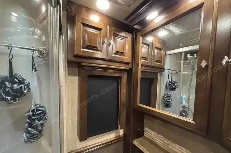 2016 Tiffin Phaeton 36GH photo 47