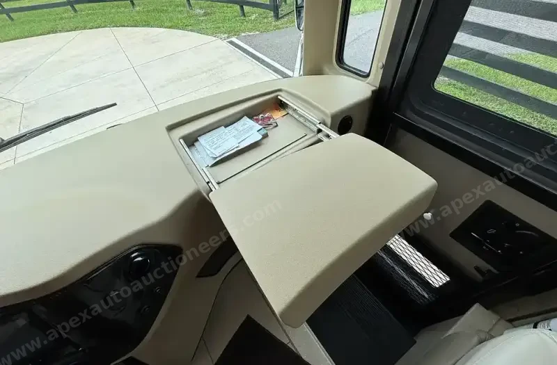 2016 Tiffin Phaeton 36GH photo 104