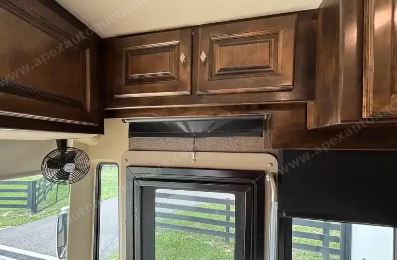 2016 Tiffin Phaeton 36GH photo 101