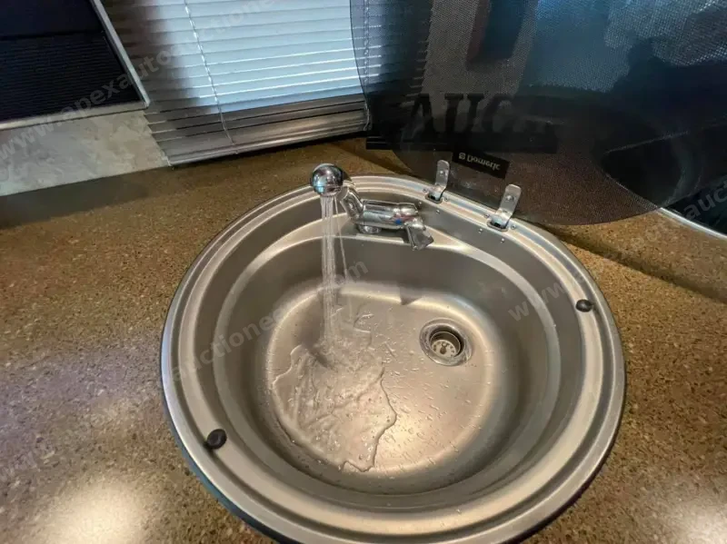 2014 Winnebago View 24g photo 6