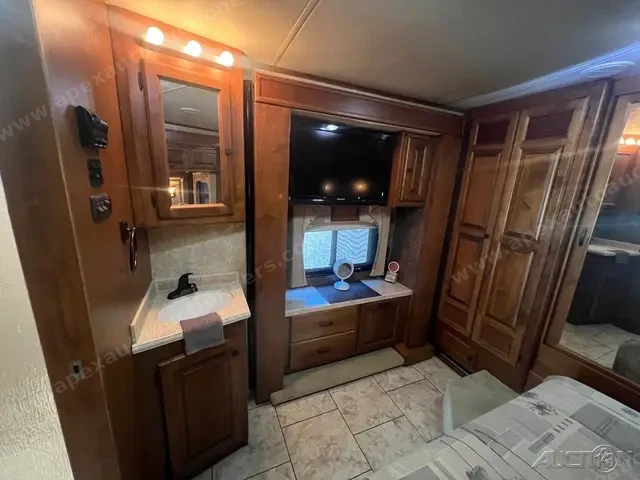 2011 Tiffin Allegro Red 36QSA photo 43