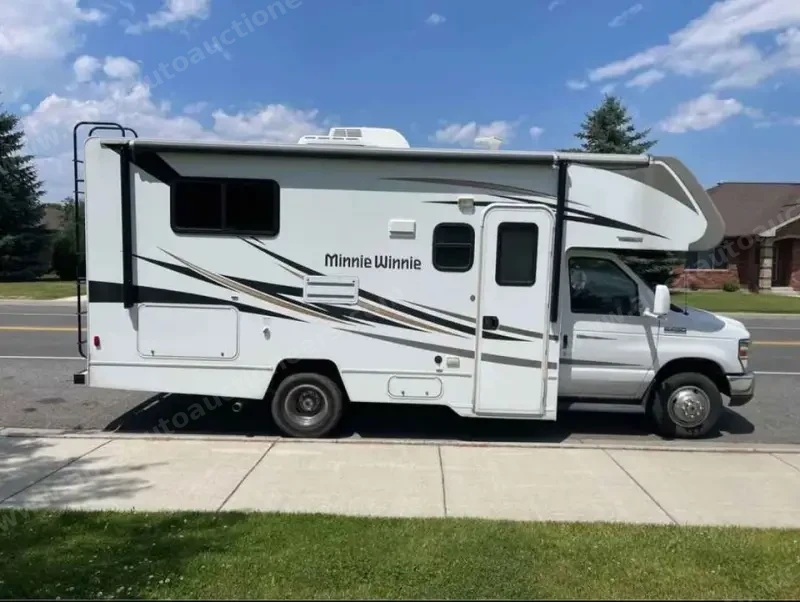 2017 Winnebago Minnie Winnie 22R photo 5