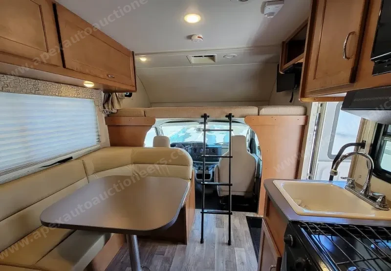 2017 Winnebago Minnie Winnie 22R photo 23