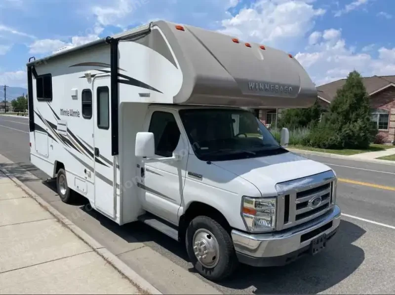 2017 Winnebago Minnie Winnie 22R photo 4