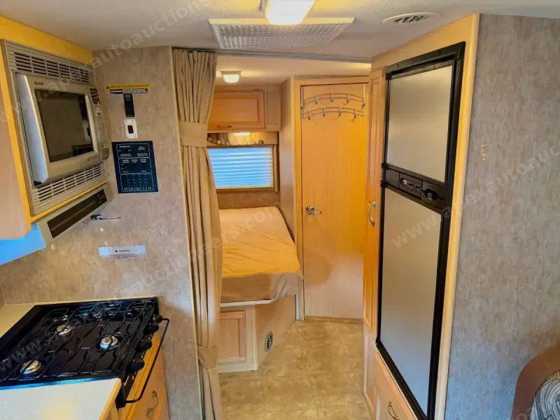 2007 Winnebago Aspect 26A photo 9