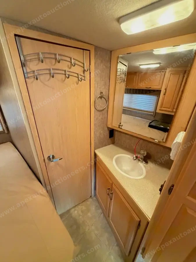2007 Winnebago Aspect 26A photo 8