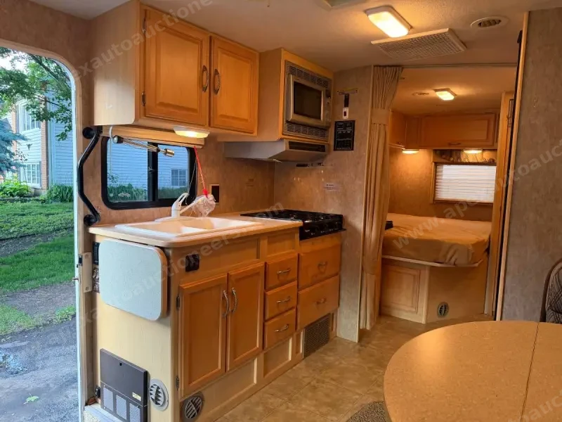 2007 Winnebago Aspect 26A photo 11