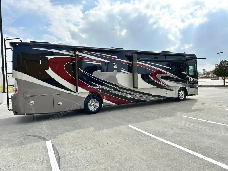 2015 Tiffin Phaeton 40QBH photo 28