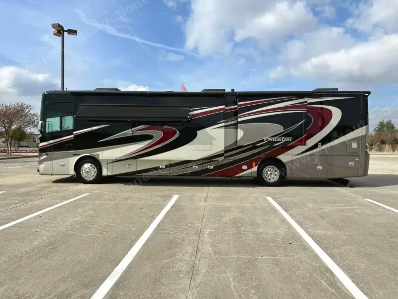 2015 Tiffin Phaeton 40QBH photo 31