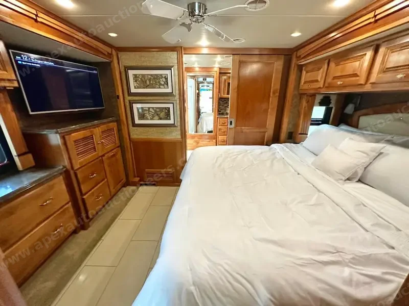 2015 Tiffin Phaeton 40QBH photo 6
