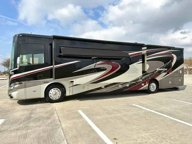 2015 Tiffin Phaeton 40QBH photo 32
