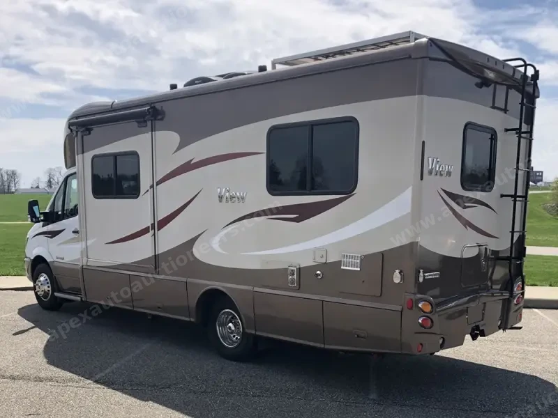 2015 Winnebago View Profile 24V photo 27