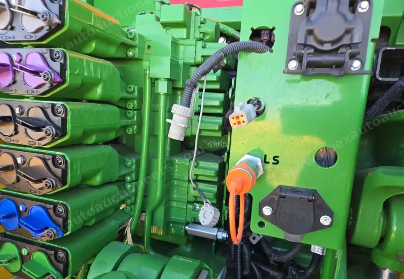 2020 John Deere 8R 310 photo 29