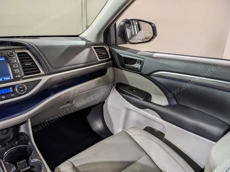 2018 Toyota Highlander Limited photo 26
